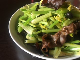 素炒香芹的做法步骤：7