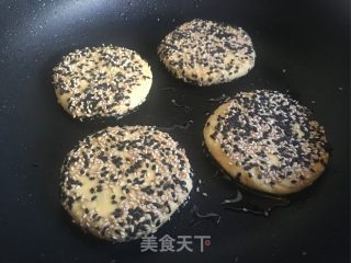 豆沙红薯糯米饼的做法步骤：15