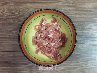 鱼香肉丝的做法步骤：1