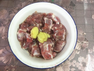 糖醋排骨的做法步骤：1