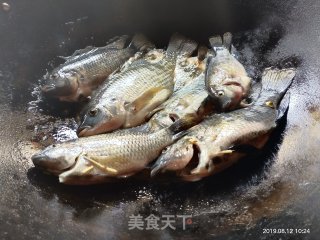 焖野罗非的做法步骤：3
