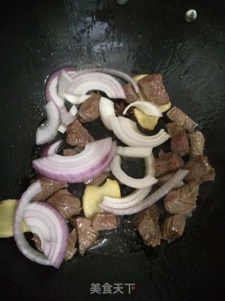 土豆炖牛肉的做法步骤：5
