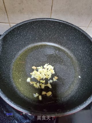 章鱼足炒毛豆的做法步骤：6