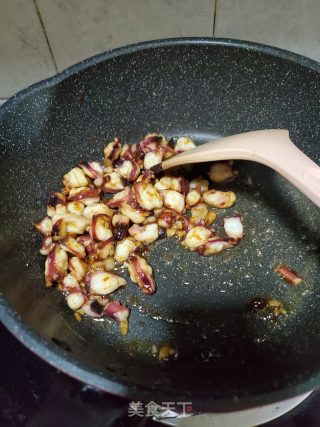 章鱼足炒毛豆的做法步骤：9