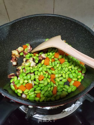 章鱼足炒毛豆的做法步骤：10