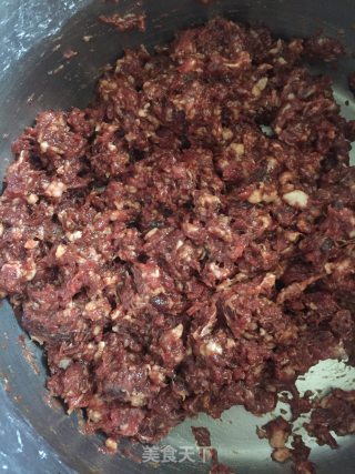 牛肉香芹饺的做法步骤：4