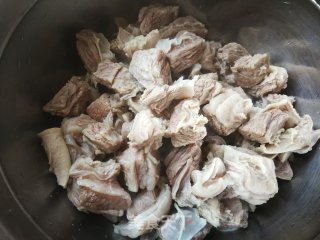 红焖牛肉的做法步骤：5