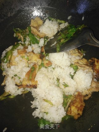 鸡蛋甘蓝炒饭的做法步骤：7