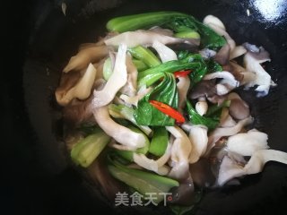 上海青炒平菇的做法步骤：6