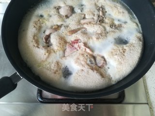 姬松茸山药鸡汤的做法步骤：2
