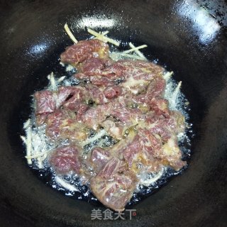 酸菜炒牛肉的做法步骤：4