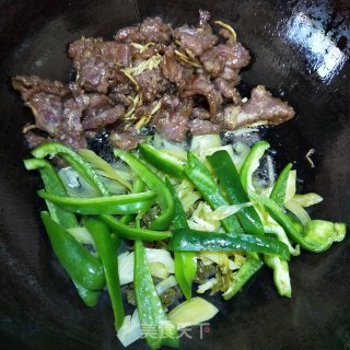 酸菜炒牛肉的做法步骤：5