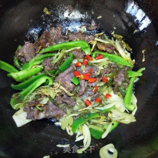 酸菜炒牛肉的做法步骤：6