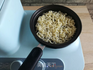 银丝蛋饼（方便面新吃法）的做法步骤：5