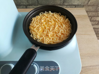 银丝蛋饼（方便面新吃法）的做法步骤：6