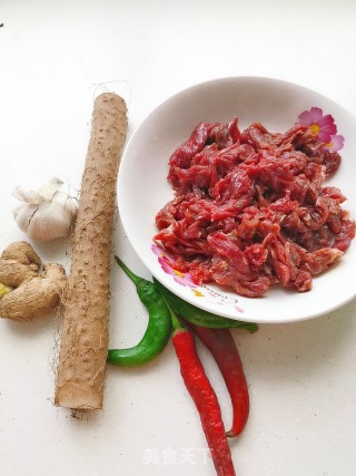 山药炒牛肉的做法步骤：1