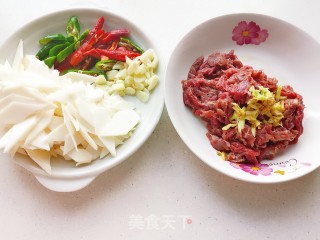 山药炒牛肉的做法步骤：2