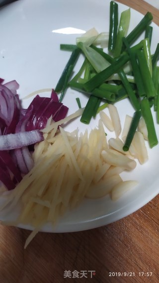 牛娃炒咸菜的做法步骤：3
