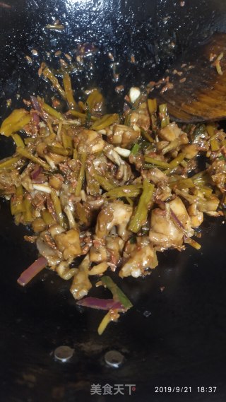 牛娃炒咸菜的做法步骤：8