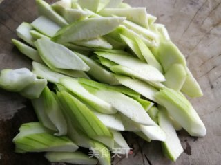 丝瓜蘑菇汤的做法步骤：1