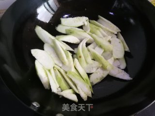 丝瓜蘑菇汤的做法步骤：3