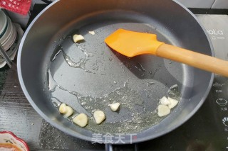 黄瓜炒豆皮肉卷的做法步骤：4