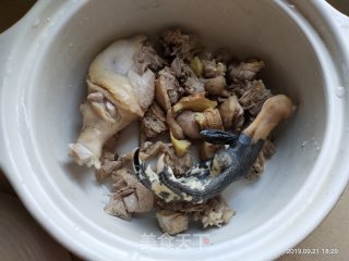 黄芪红枣老鸭汤的做法步骤：4