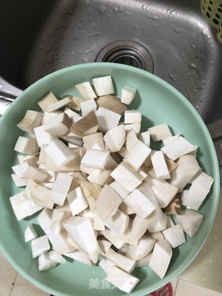 牛肉焖杏鲍菇的做法步骤：1