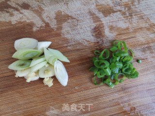 五彩蛋炒饭的做法步骤：2