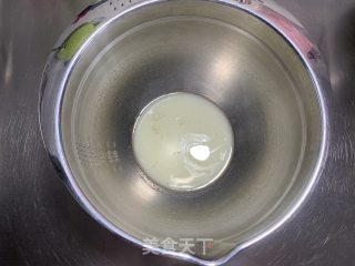 6寸原味HELLO KITTTY戚风蛋糕的做法步骤：2