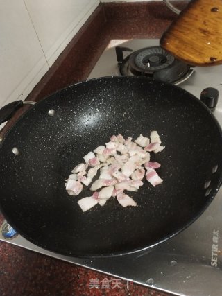 猪肉干煸苦瓜的做法步骤：1