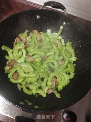 猪肉干煸苦瓜的做法步骤：5