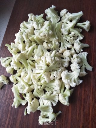 西红柿炒菜花的做法步骤：2