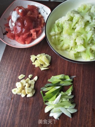 西红柿炒菜花的做法步骤：6