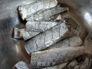 香煎带鱼的做法步骤：2