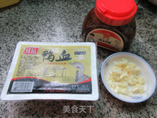 香辣鸭血的做法步骤：1