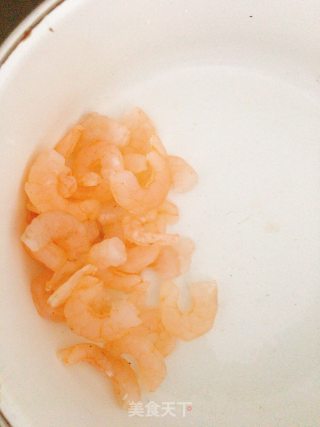 番茄虾仁疙瘩汤的做法步骤：1