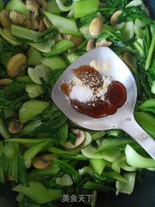 蘑菇炒青菜的做法步骤：8