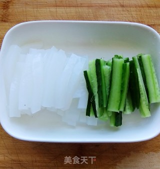 凉拌黄瓜凉粉的做法步骤：2