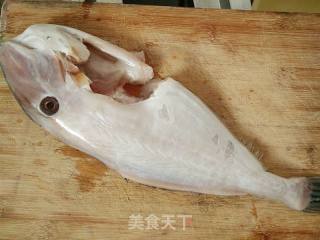 豉油蒸剥皮鱼的做法步骤：2