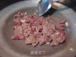 土豆芹菜炒牛肉的做法步骤：5