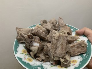 辣炖排骨的做法步骤：1