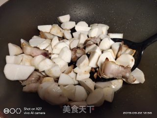 五花肉焖芋头的做法步骤：5