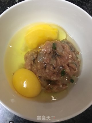 虾仁肉馅煎蛋的做法步骤：5