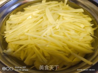 酸辣土豆丝的做法步骤：1