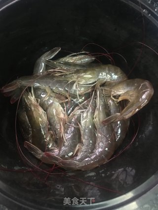 香酥炸虾的做法步骤：1