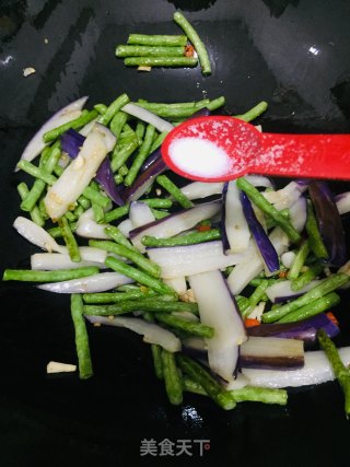 茄子炒豆角的做法步骤：11