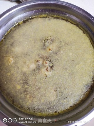 五花肉炒西蓝花的做法步骤：3