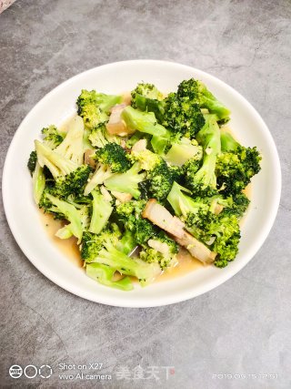 五花肉炒西蓝花的做法步骤：9