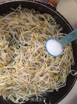 醋炒绿豆芽的做法步骤：5